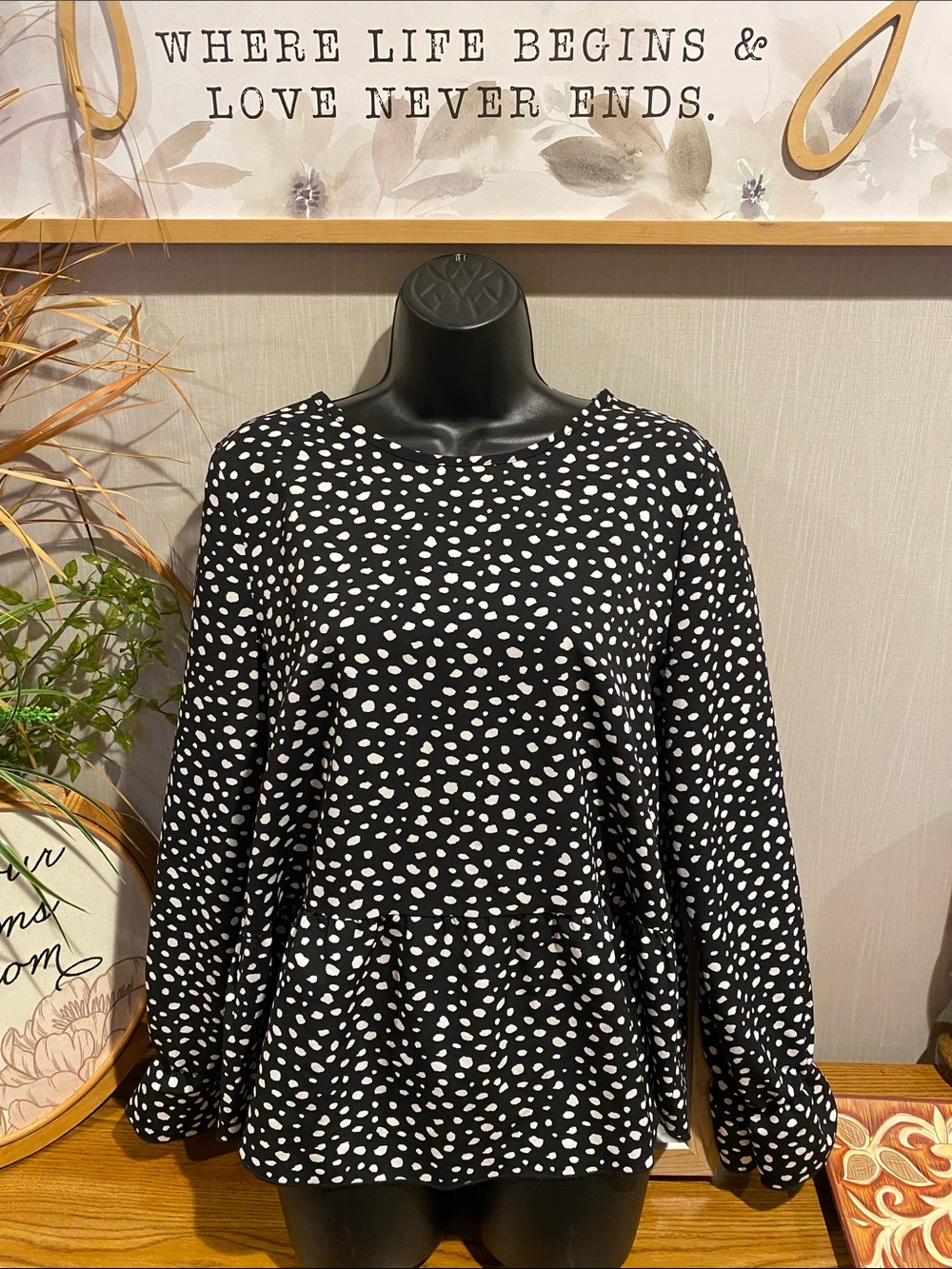 Women's Black & White Polka Dot Long-Sleeve Peplum Top